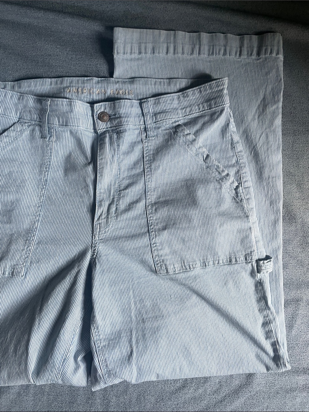 American Eagle super high-rise baggy wide leg blue/white stripe pants size 12